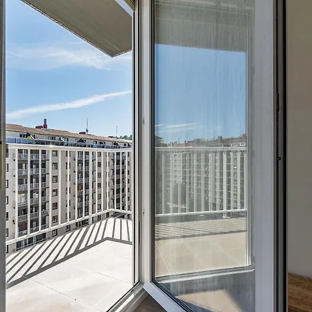 Always Easy - Luna San Sebastian